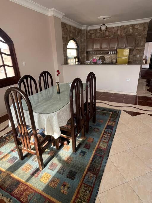 Apartment Whole Floor In With Access To Garden And Bbq *